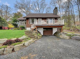 25 Park Rd, Hawley, PA 18438