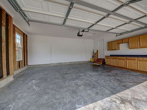 3rd image of 1512 Skye Dr