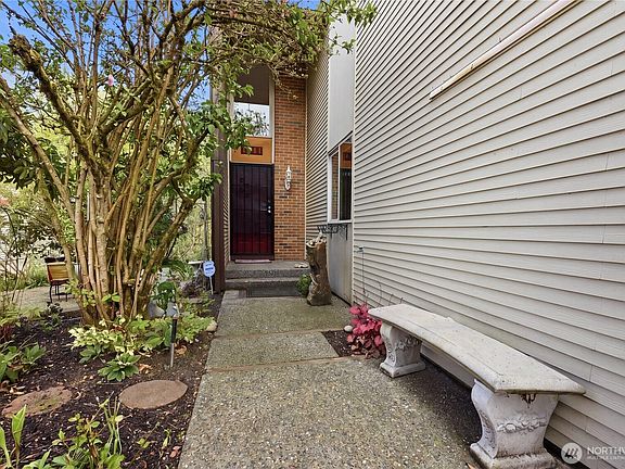 4th image of 7631 Zircon Drive SW