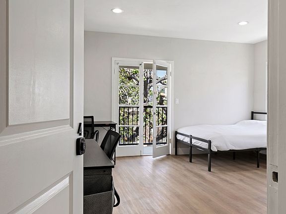 5th image of 1709 Kelton Ave #A