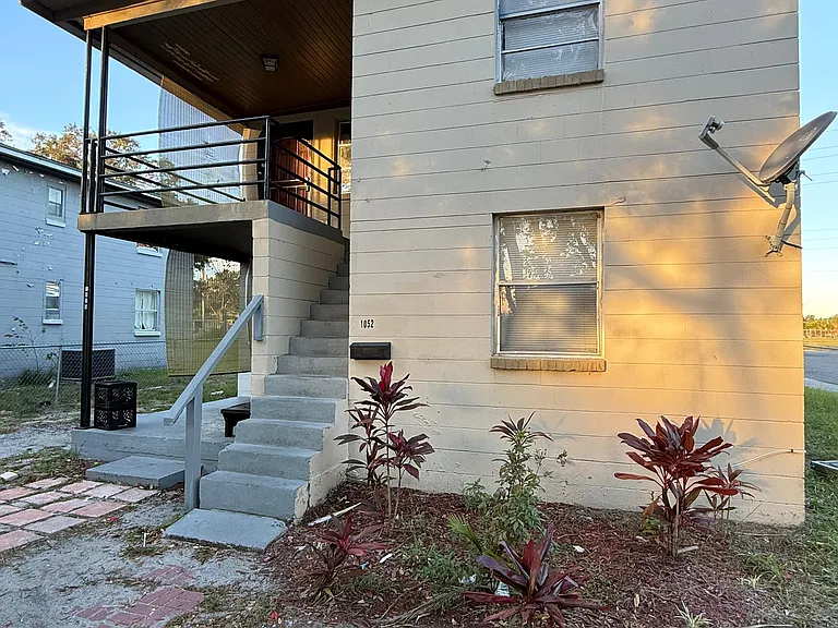 1052 Milnor St — Photo 3