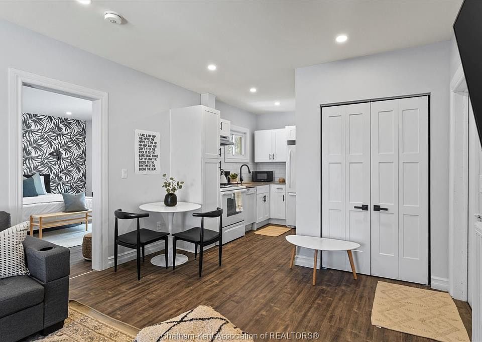 1st image of 135 William St N #4