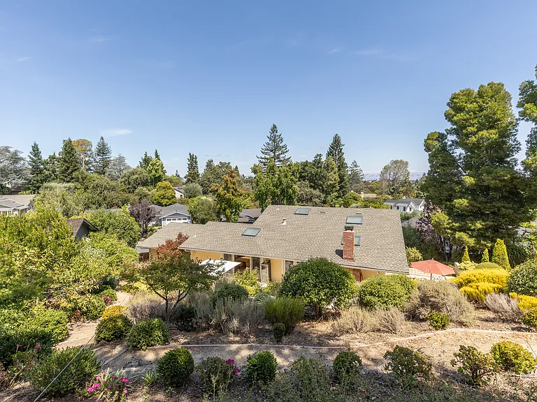977 Continental Dr — Photo 64
