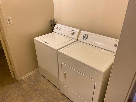 10958.5 Roebling Avenue, Westwood, CA 90024 - LAUNDRY
