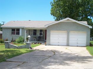 1320 N Garfield Ave W, Sand Springs, OK 74063