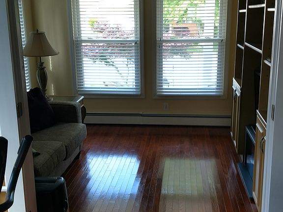 3rd image of 20 Merrilee Ln