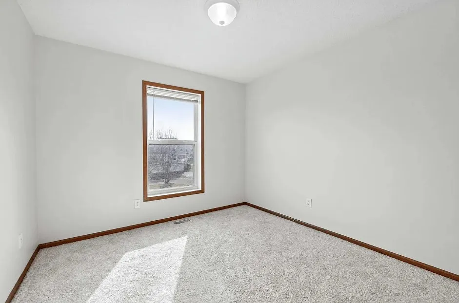 3 bed, 2.5 bath, 1982 sqft, $900 — Photo 4