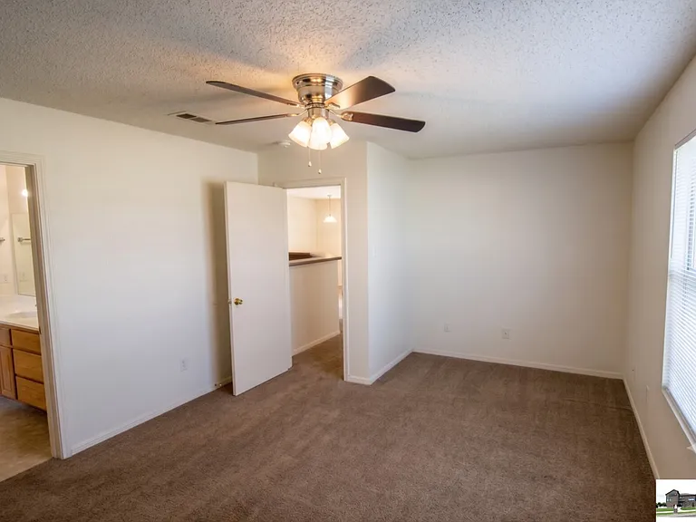 4607 Lloyd Dr — Photo 12