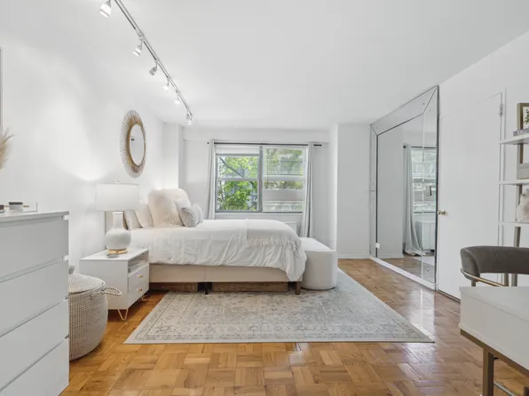 155 East 34th Street image 1 of 10