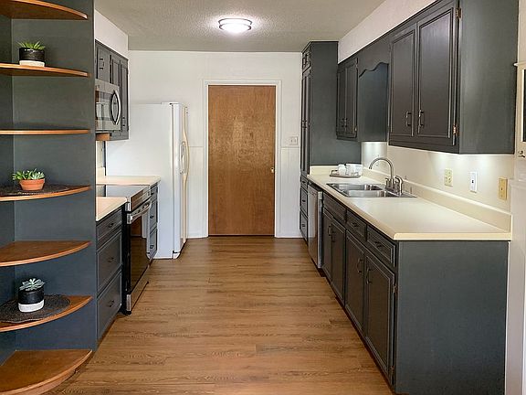 4th image of 805 Crockett St