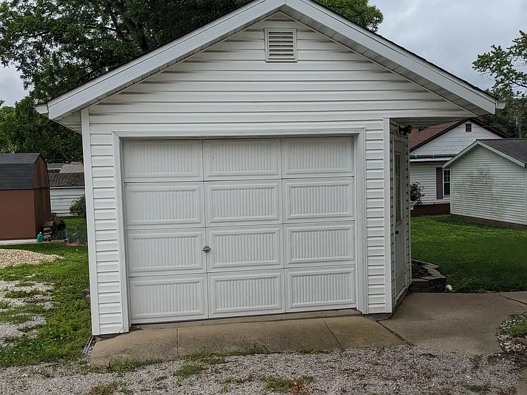 464 S Mill St — Photo 3