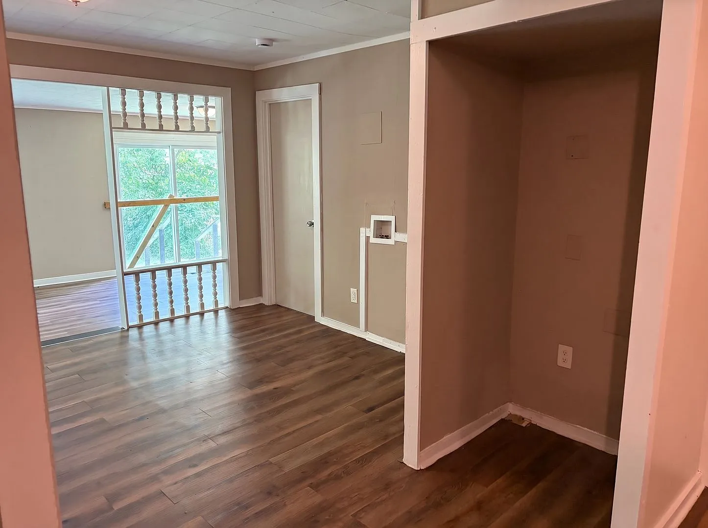Newly Renovated 4-Bedroom Home Vouchers Accepted! — Photo 2