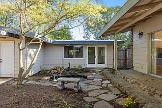 3rd image of 283 Oak Tree Dr