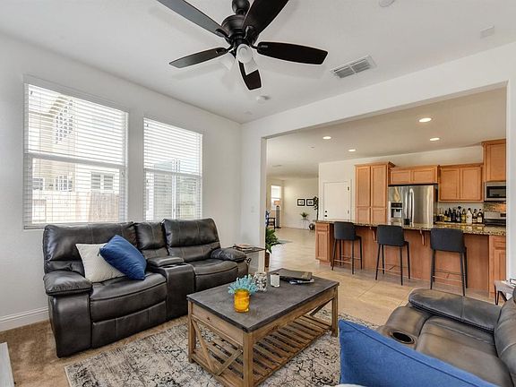 4th image of 1106 Acorn Ln