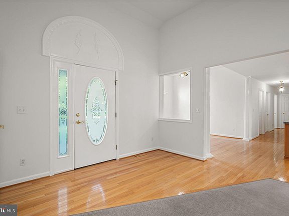 5th image of 22256 Hollyview Ct