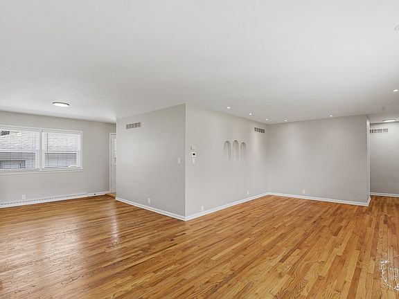 4th image of 410 S Chicago St