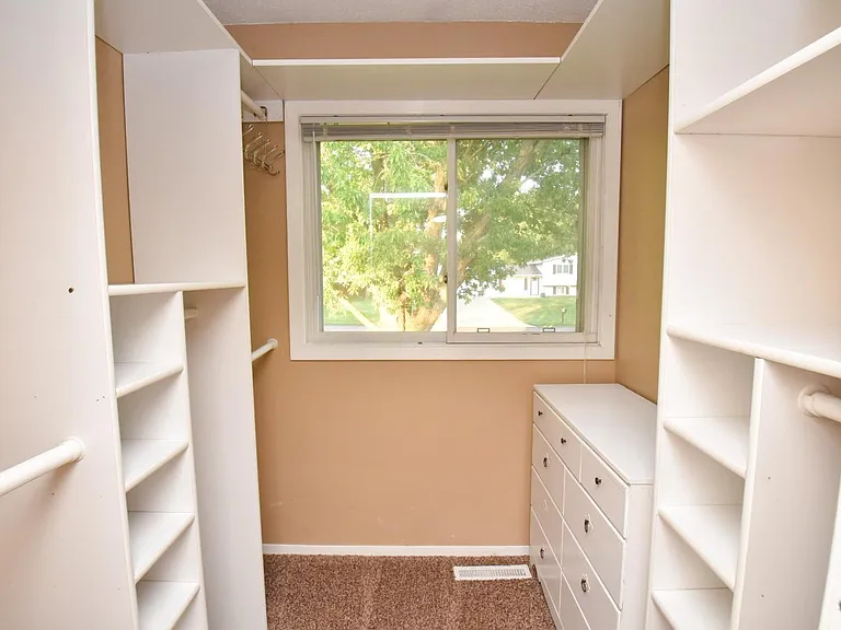 2501 Thomas Ct — Photo 22