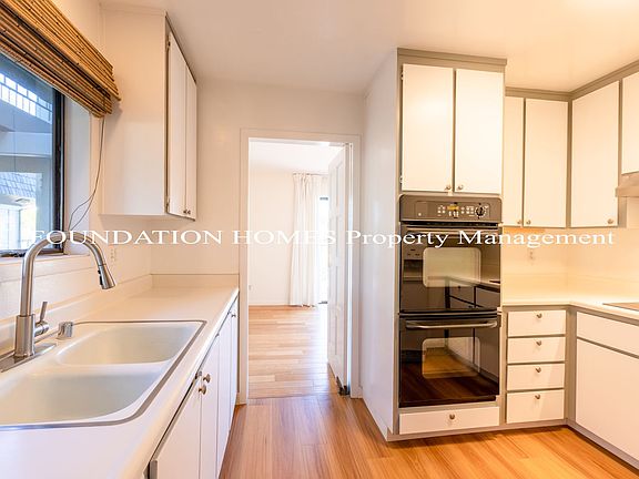 4th image of 21 Greenwood Bay Dr