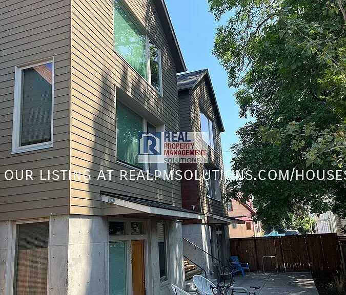 4538 N Vancouver Ave — Photo 1