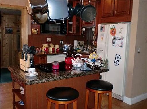 3rd image of 899 W Duval St