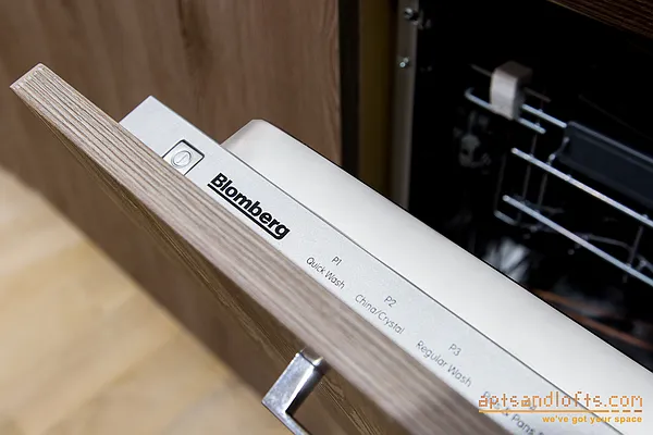 Sold by aptsandlofts.com | media 15