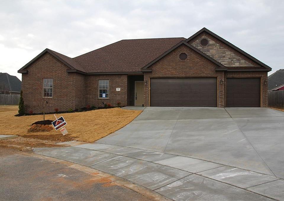 1st image of 204 Churchill Ct