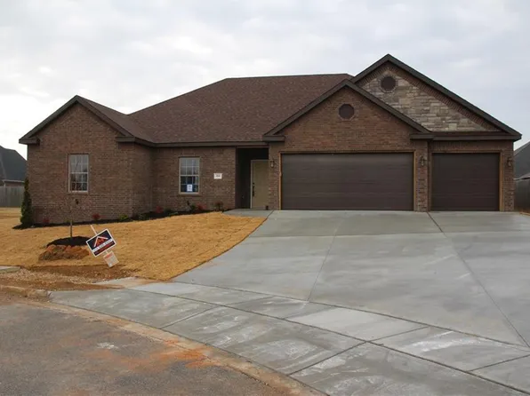 204 Churchill Ct, Rogers, AR 72756