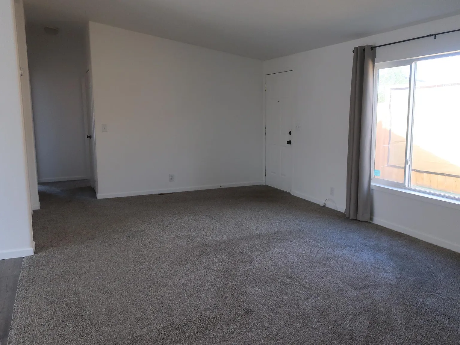 3 bed, 1404 sqft, $2,300 — Photo 4