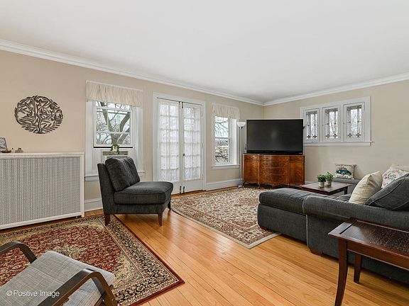 2nd image of 6600 N Artesian Ave APT 3
