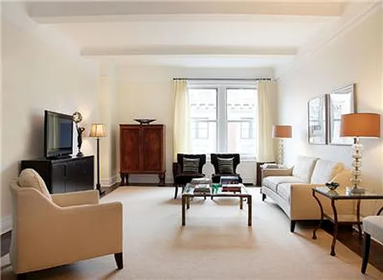 Sold by Warburg | media 4