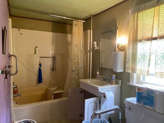 2nd image of 22581 Collier Ave