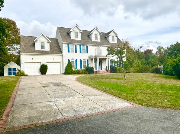 1 Aster Ln, Dartmouth, MA 02748