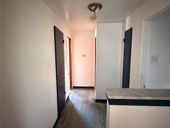 5th image of 2542 Mohawk St