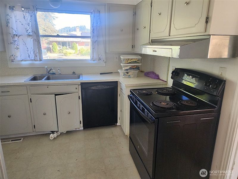 4th image of 1617 SW Grandview Avenue