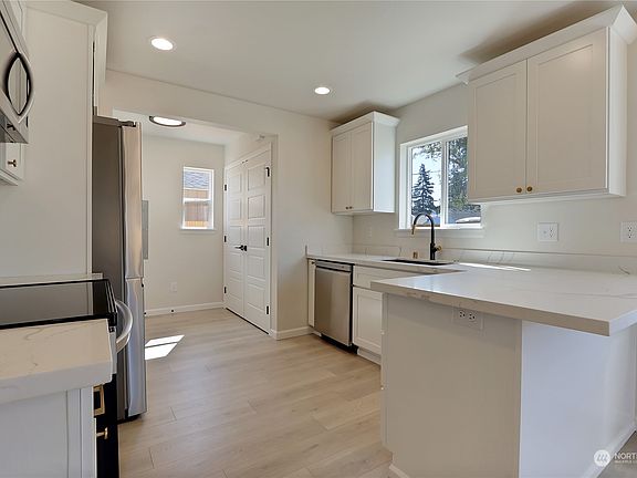 5th image of 1119 119th Street S