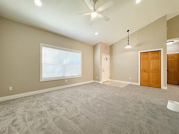 3rd image of 207 Lana Ct