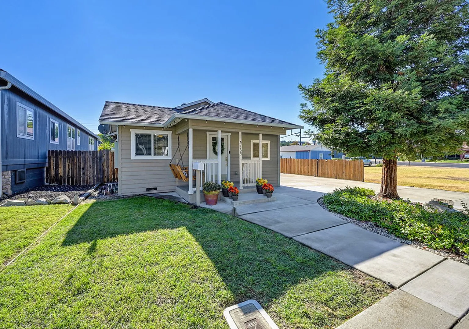 Beautifully Remodeled Home in Rocklin! — Photo 2