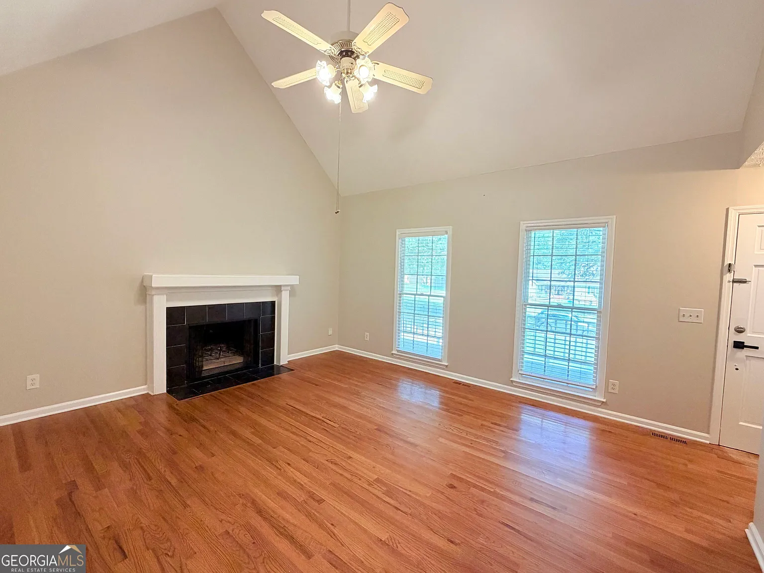 3 bed, 2.0 bath, 1500 sqft, $1,995 — Photo 3