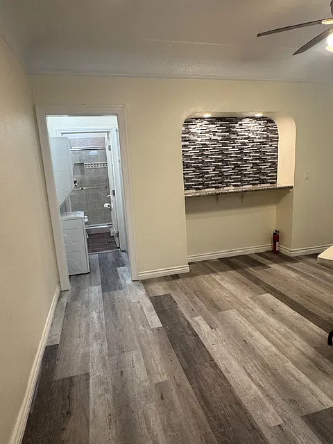 2113 S Rimpau Blvd — Photo 4