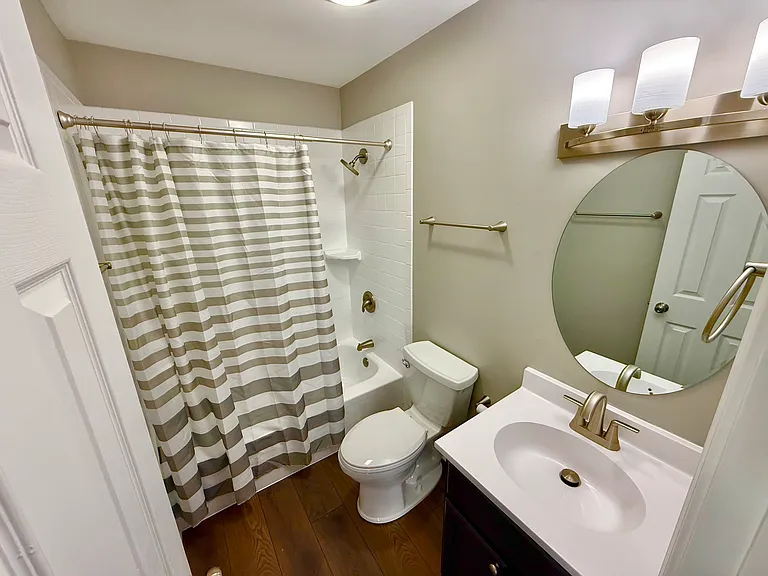 102 W Countryside Pkwy #C — Photo 10