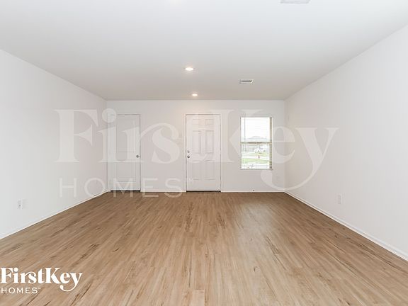 5th image of 375 Jewett Meadow Dr