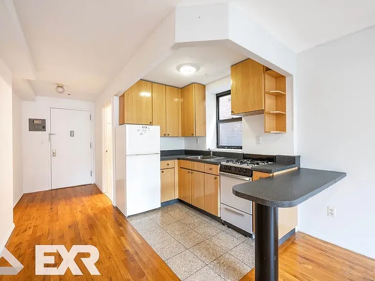 538 W 50th St #5B — Photo 1