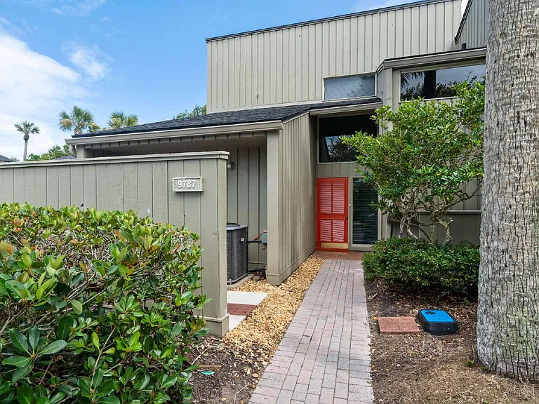 9787 Sawgrass Dr E — Photo 16