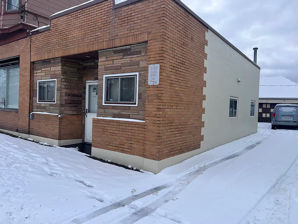 658 Oliver St #1