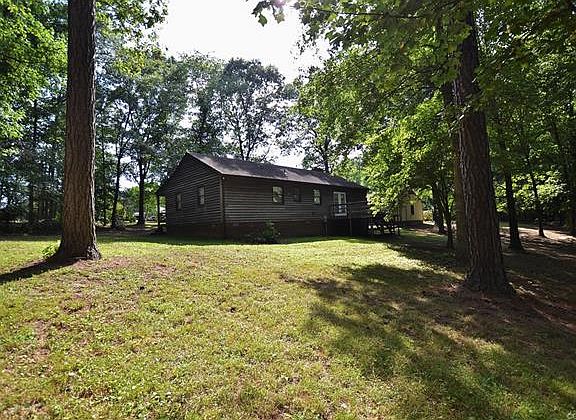2nd image of 10 N Moncuin Dr