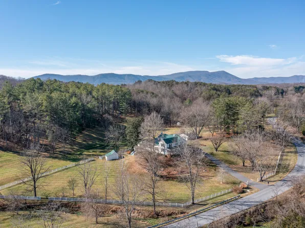 649 Shawnee Trl, Troutville, VA 24175