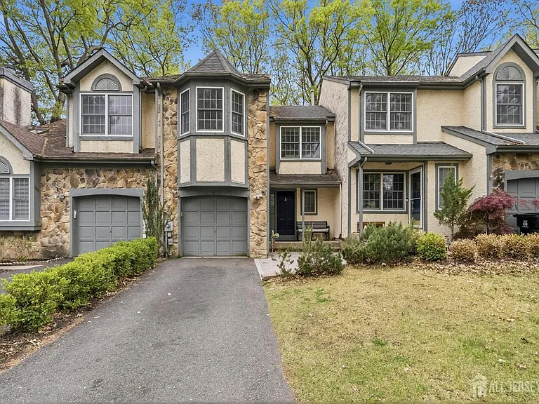 3 Dorchester Dr — Photo 60