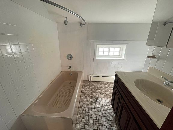 4th image of 31-17 12th St #2