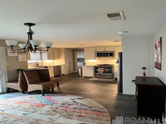 3 bed, 1308 sqft, $1,700 — Photo 1