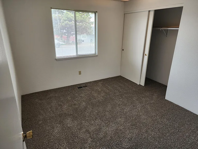 220 Pierce Ave — Photo 6